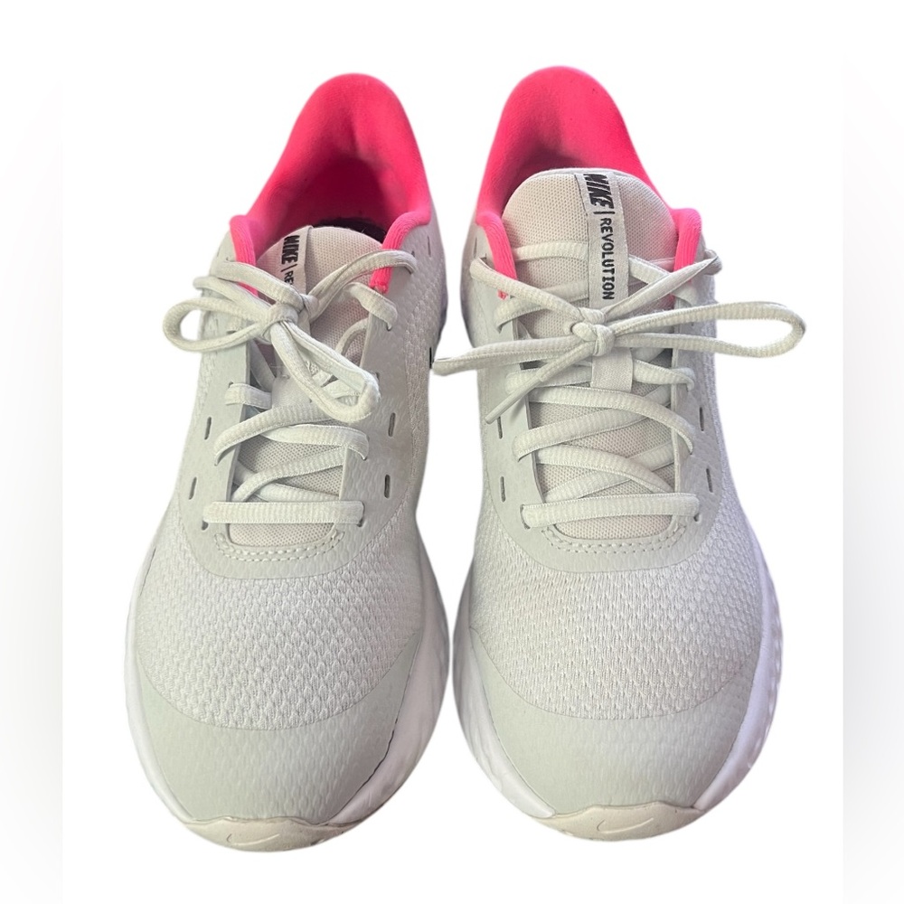 Nike Revolution 5 Platinum